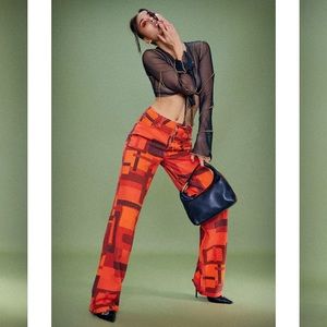 ABSTRACT SQUARE PRINT BOYFRIEND FIT JEANS WITH EXPOSED FLY FASTENING